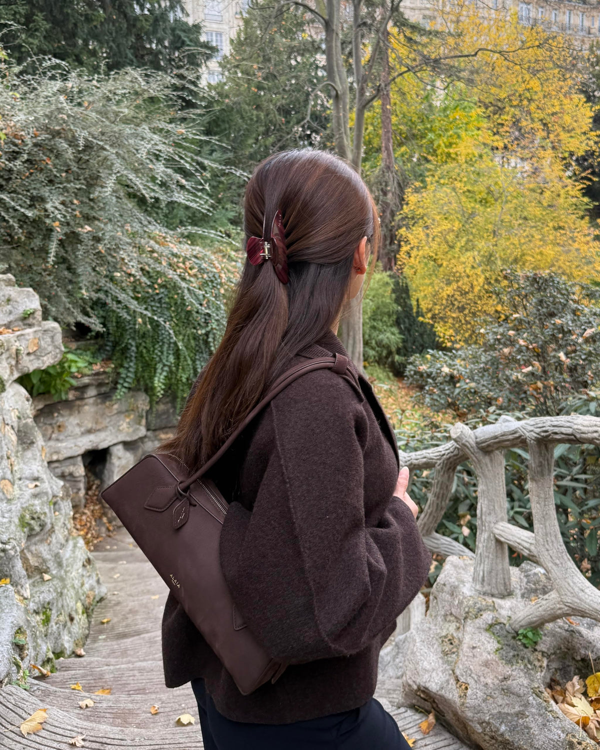 Hana Mia clip holding a half-up hairstyle on model adding color and tidy hold
