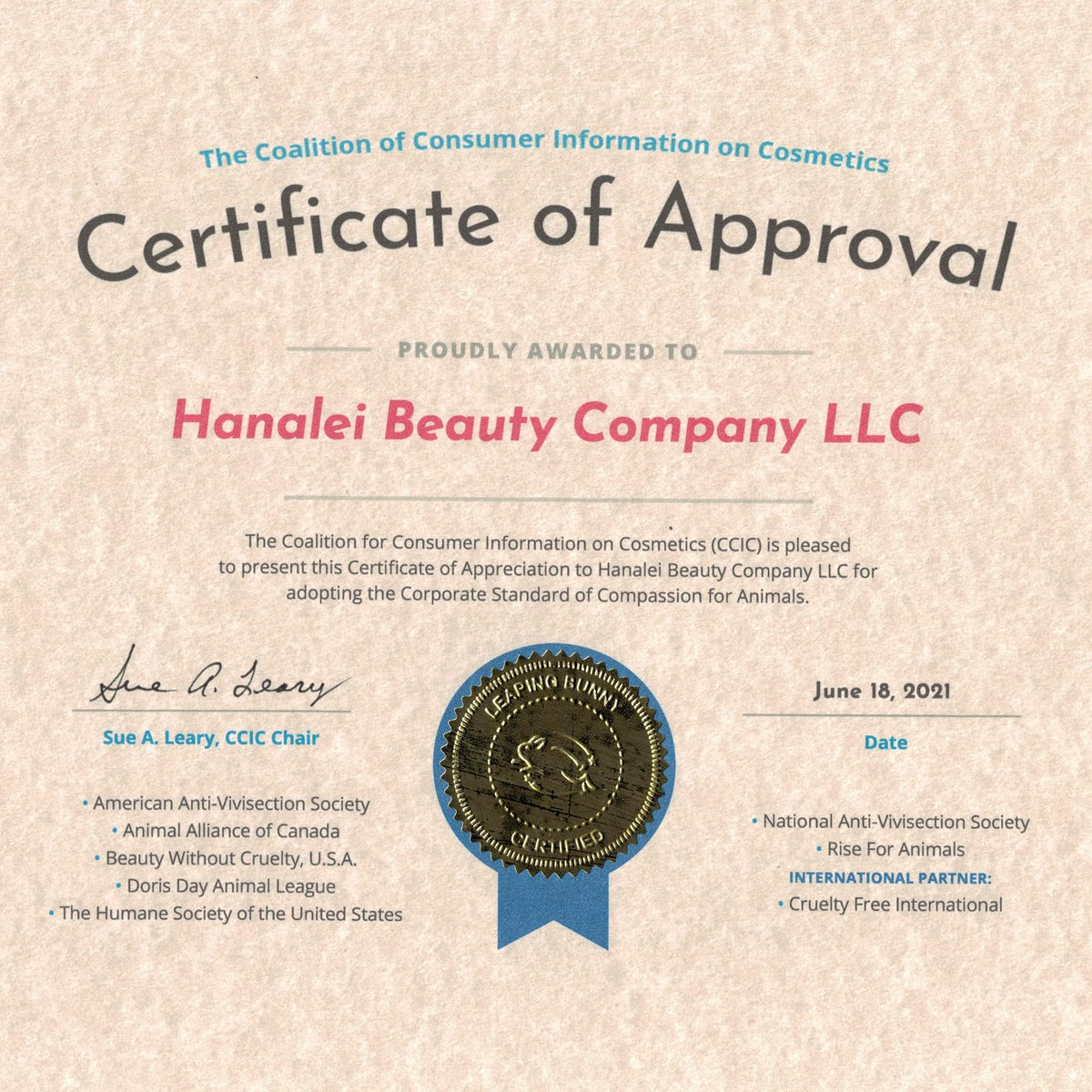 Hanalei gel in beach bag illustrating on-the-go after-sun relief