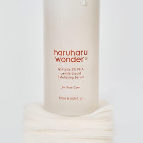 HARUHARU close-up pour texture showing lightweight absorption benefit