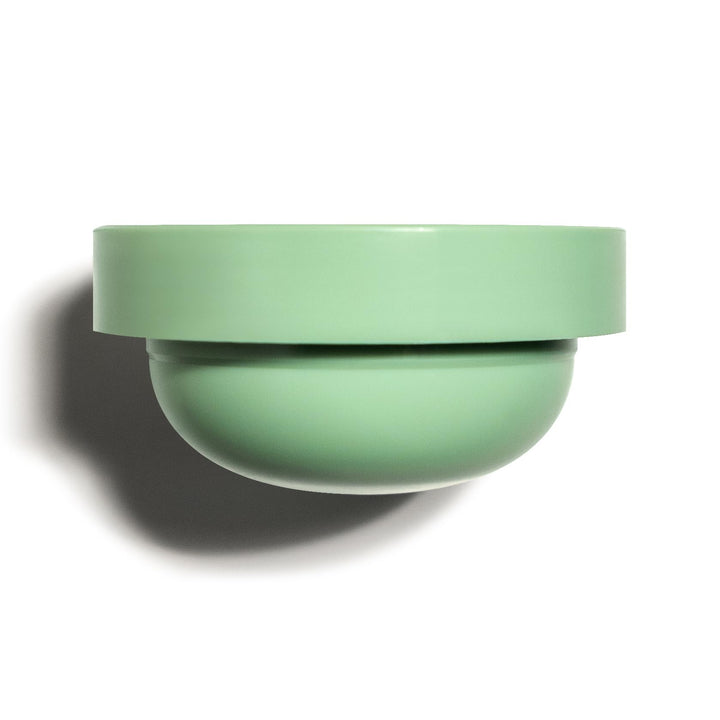 HARUHARU front jar showing brand and cream for nourishing moisture