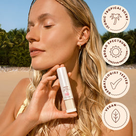 Hawaiian Tropic applying powder over makeup on cheek for setting makeup and protection benefit