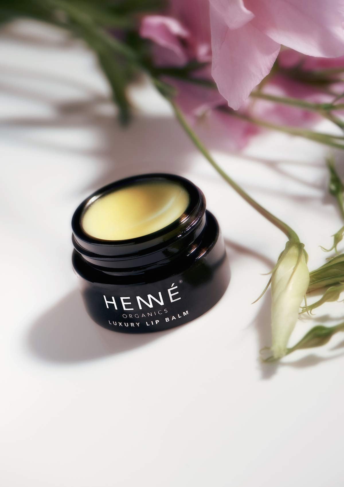 HennÃ Organics product label detail highlighting organic certification and purity