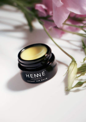 HennÃ Organics product label detail highlighting organic certification and purity