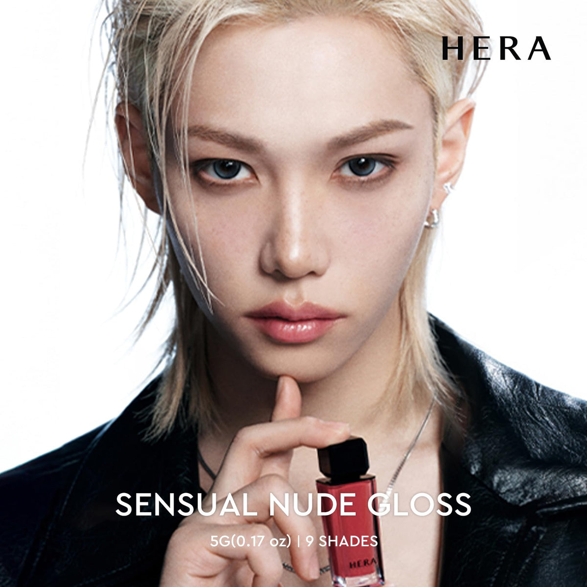 HERA doe-foot applicator coated with SUNKISSED gloss for easy precise application