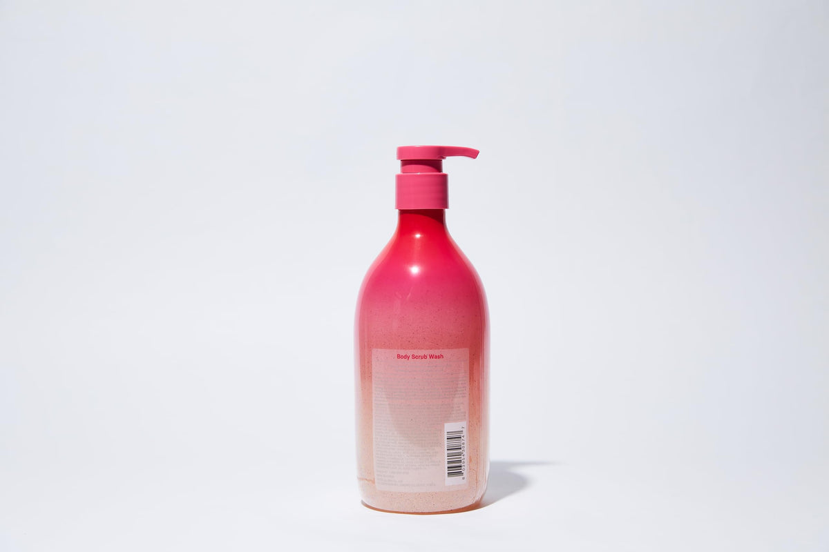 HIMALAYA PINKSALT lifestyle bathroom scene conveying a spa-like, hydrating shower routine