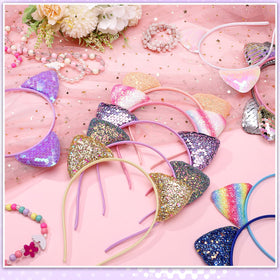 Hoemwarm party table decoration with headbands as colorful favor display