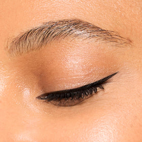 Honest Beauty eyeliner applied on eyelid creating a clean line