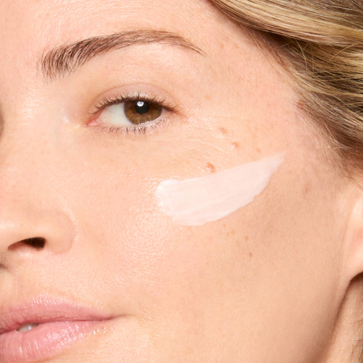 Honest Beauty simulated before and after showing reduced redness and calmer skin