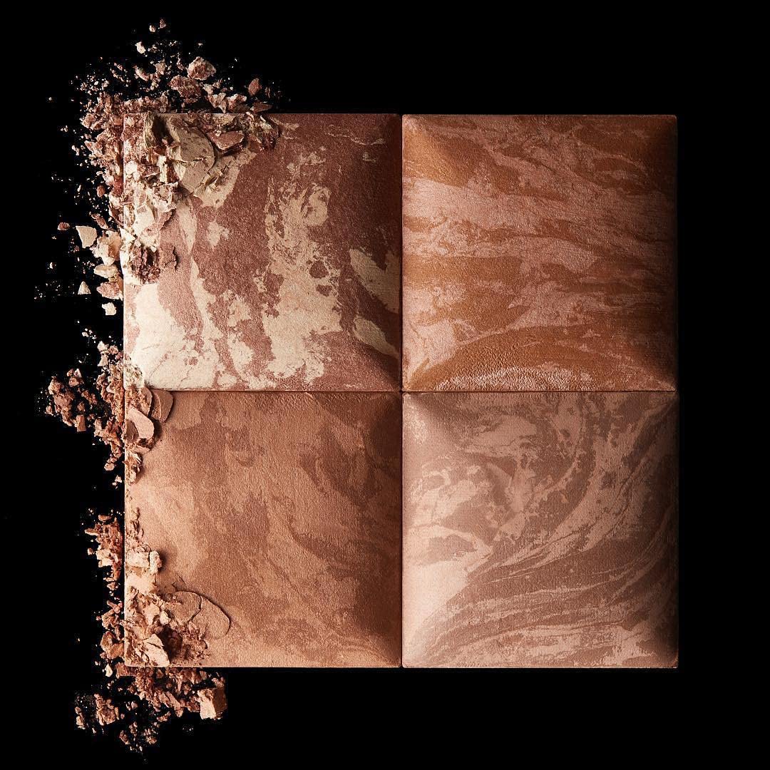 HOURGLASS bronzer swatch on skin demonstrating blendable warmth