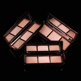 HOURGLASS ambient powder texture close-up highlighting silky, blendable finish for smooth skin