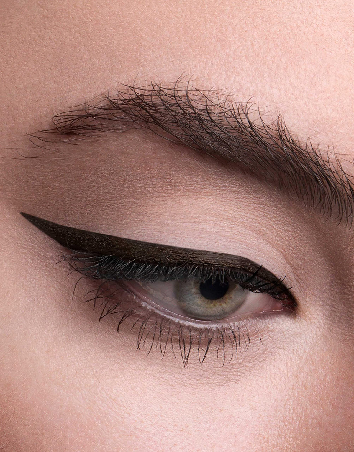 HOURGLASS close-up of 1.5mm tip displaying ultra-fine precision for tightlining benefit