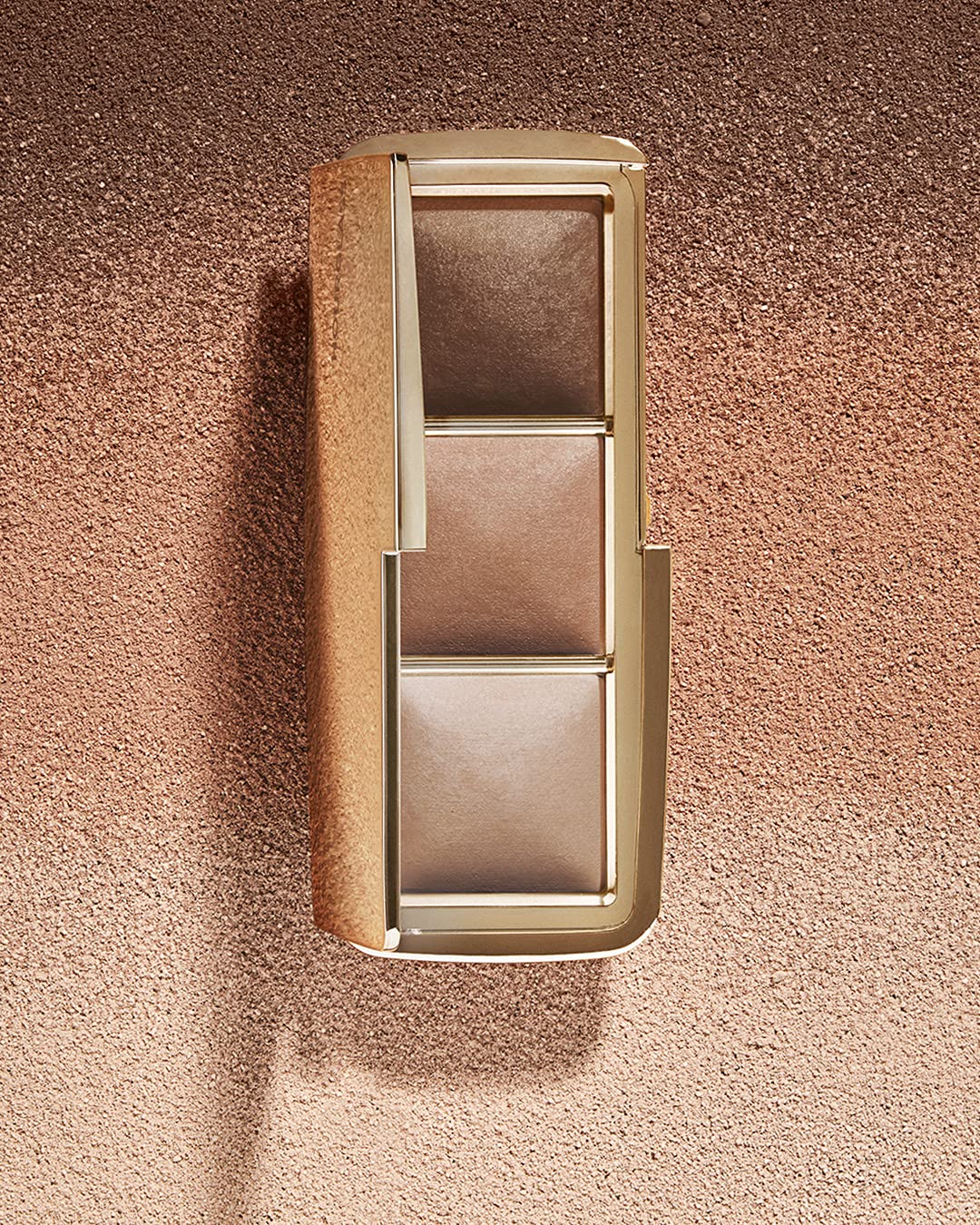HOURGLASS powder texture swatch revealing lightweight, luminous buildable finish