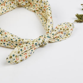 Huachi label and color array showing twelve vivid floral choices