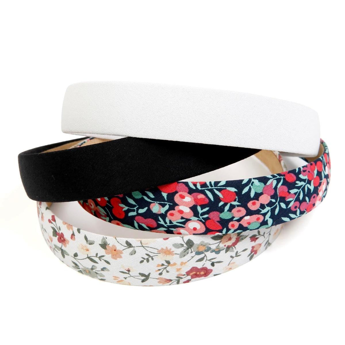 Huachi headband styled with beach outfit showing effortless travel-ready look