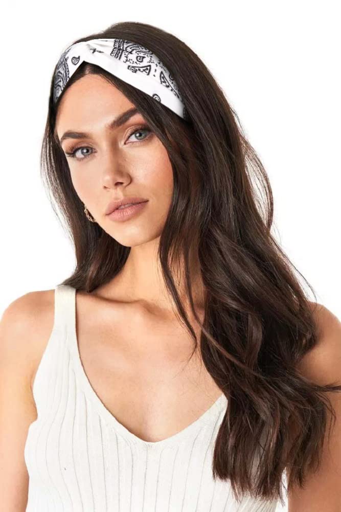 Huachi hand holding headband showing size and easy-carry convenience