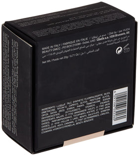 Huda Easy Bake Cupcake close-up texture showing ultra-fine powder for smooth finish