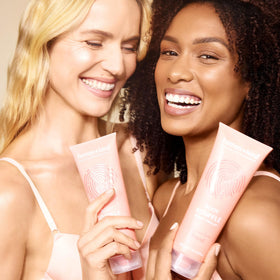 Human+Kind applying souffle on hand, demonstrates fast-absorbing hydration benefit