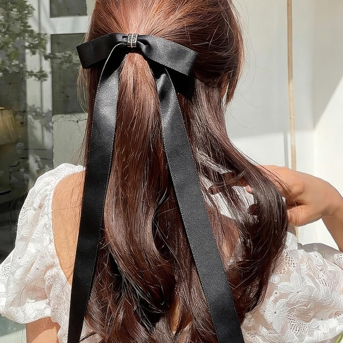 hurifeng bow clip lifestyle purse photo showing convenience for touch-ups