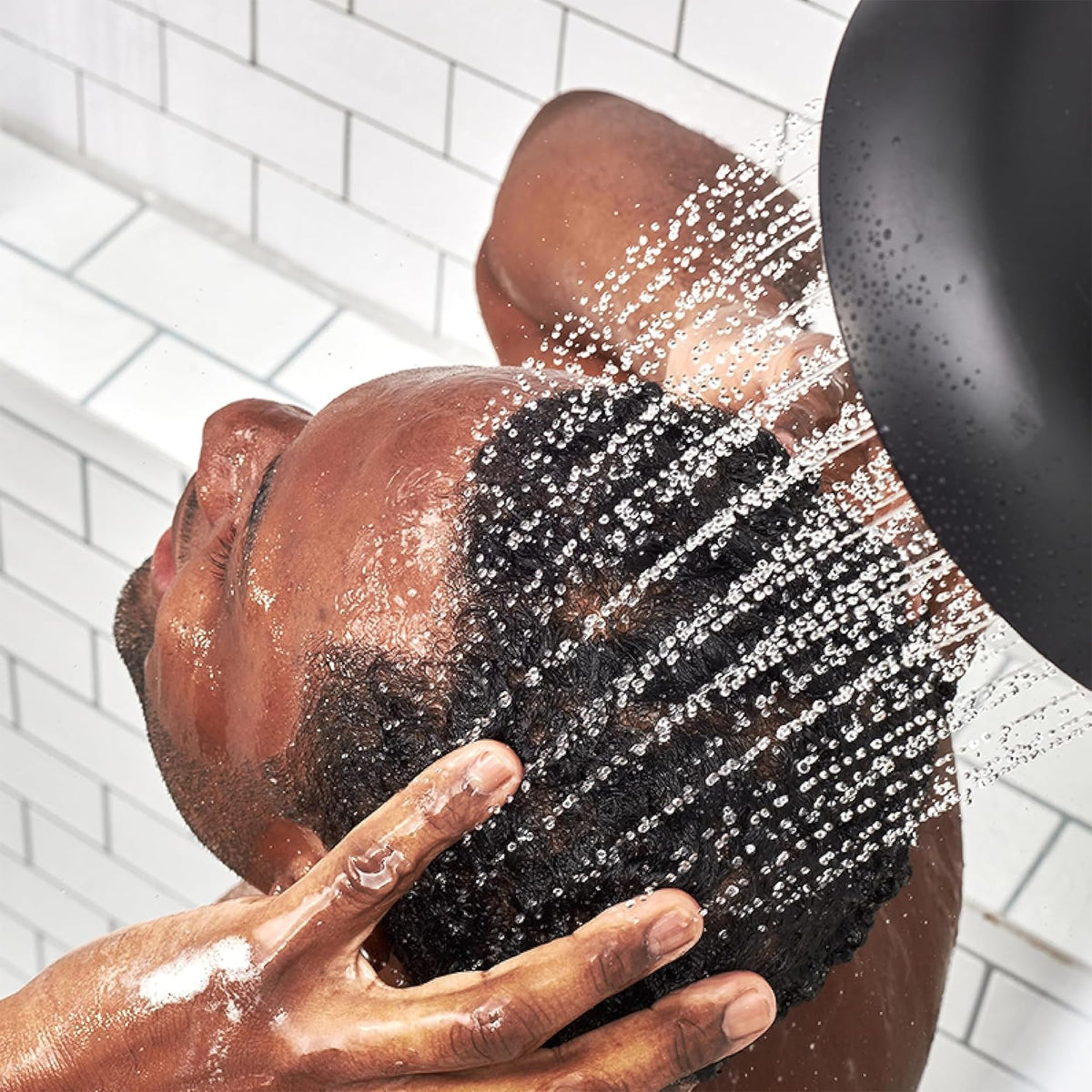 Huron applying conditioner to hair demonstrating detangling and smoothing benefit