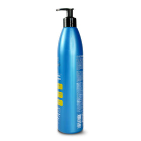 I Belli Capelli in-salon stylist applying cream illustrating professional results at home
