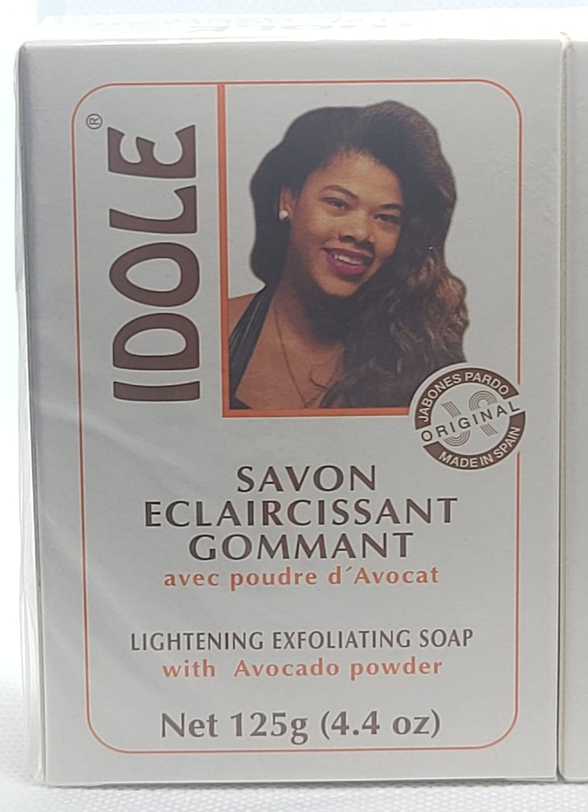 Idole avocado seed texture close-up revealing gentle exfoliation
