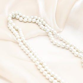 iHUFeather accessories in a party setting showing glamorous vintage-ready styling