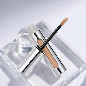 Il Makiage concealer inside makeup bag showing on-the-go multiuse benefit