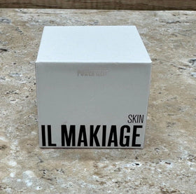 Il Makiage front packaging showing sleek 20 ml bottle and branding for easy identification and style