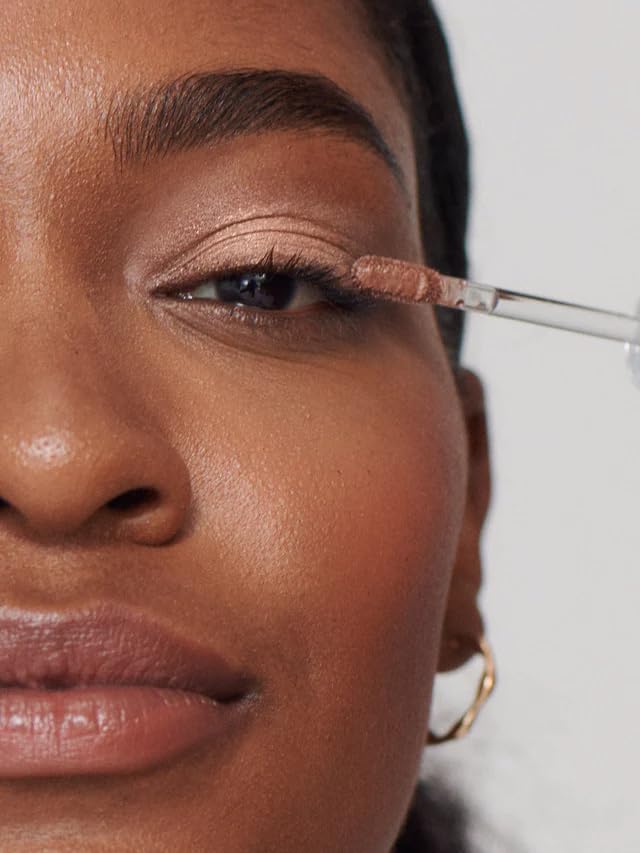 ILIA lid before and after showing crease-free wear and long-lasting benefit
