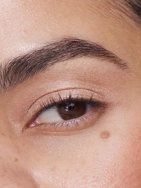 ILIA close-up texture of cream-to-powder finish, shows metallic payoff