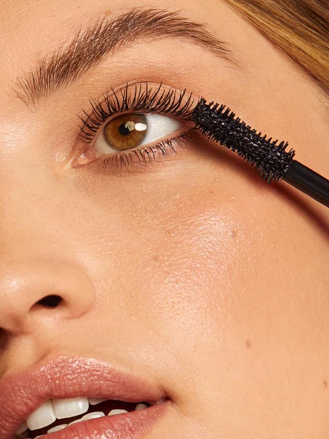 ILIA mascara texture swipe illustrating smooth, buildable formula