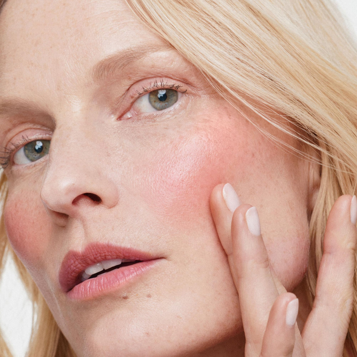 ILIA multi-stick applied to lips showing moisturizing tint and comfortable satin finish
