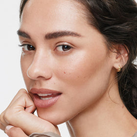 ILIA application on cheek blended for natural glow and easy wear benefit