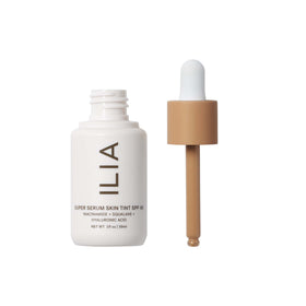 ILIA close-up texture swirl showing hydration and smooth finish