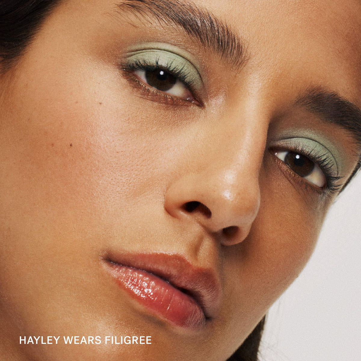 ILIA shadow stick edge used as liner showing sharp definition benefit