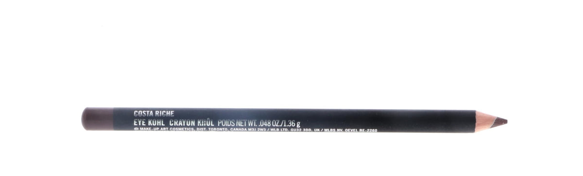 Illuminations applied on model eye demonstrating rich definition and blendability