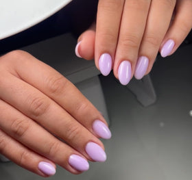 IN.HYPE overlay on a natural nail showing reinforcement and glossy finish benefit