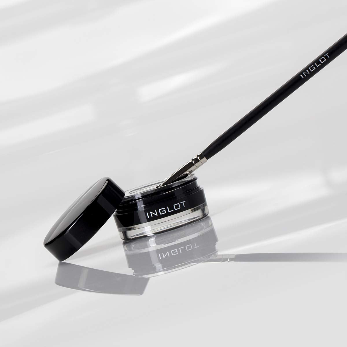 Inglot AMC gel eyeliner brush stroke demonstrating precise application control