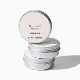 Inglot Playinn wax texture swatch demonstrating smooth blendable finish benefit