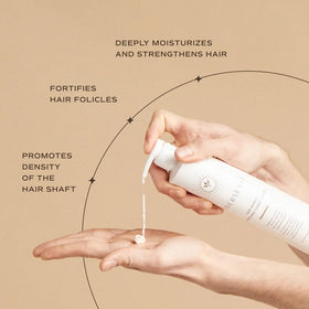 INNERSENSE in-hand application on wet hair demonstrating targeted mid-length to ends nourishment