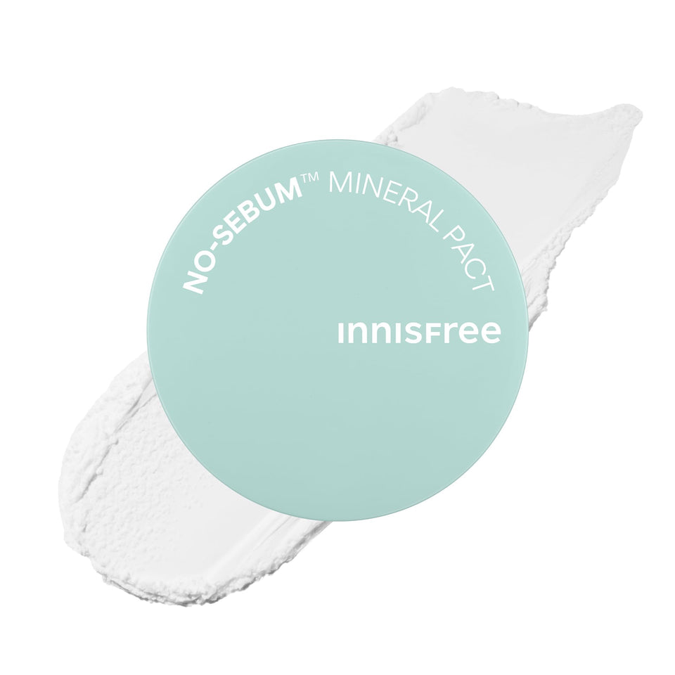 innisfree compact front open showing powder and puff for matte touch-ups