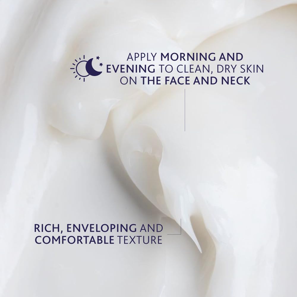 Institut Esthederm cream applied on hand demonstrating quick absorption benefit