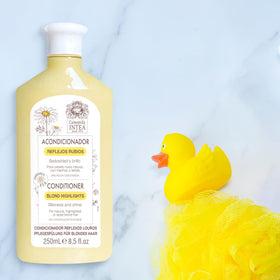 Intea lotion spray application on towel-dried hair for even lightening