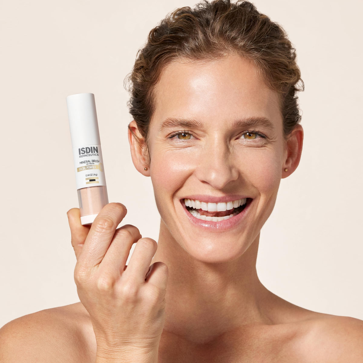 ISDIN compact brush closed for easy travel and handbag convenience