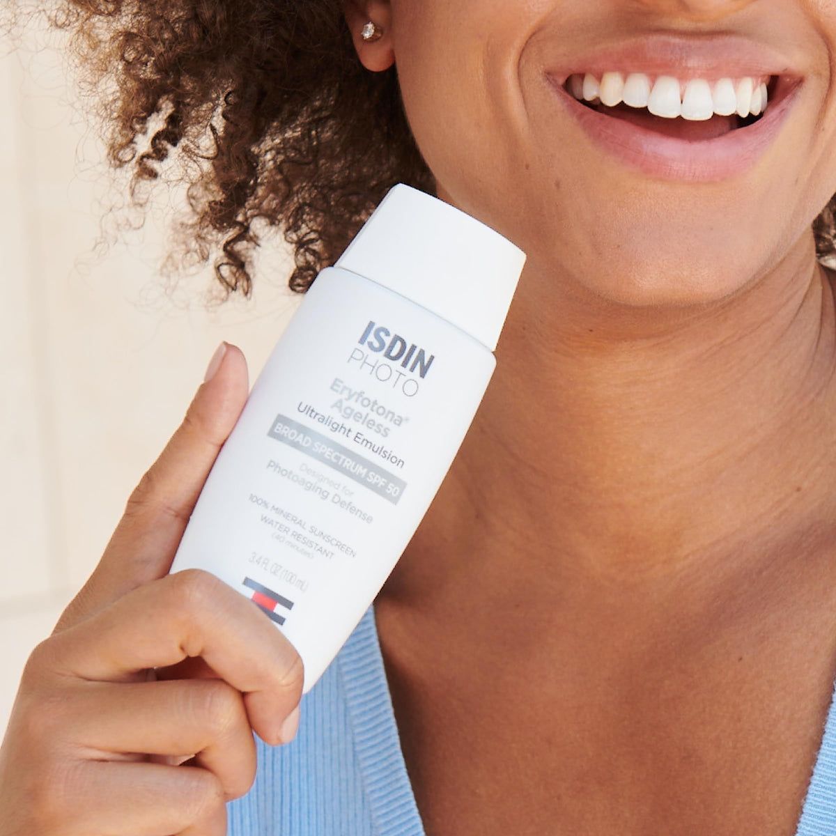 ISDIN eryfotona ageless texture close-up highlighting lightweight spreadability benefit