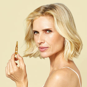 ISDIN Flavo-C single ampoule closed, preserving vitamin C potency and hygiene