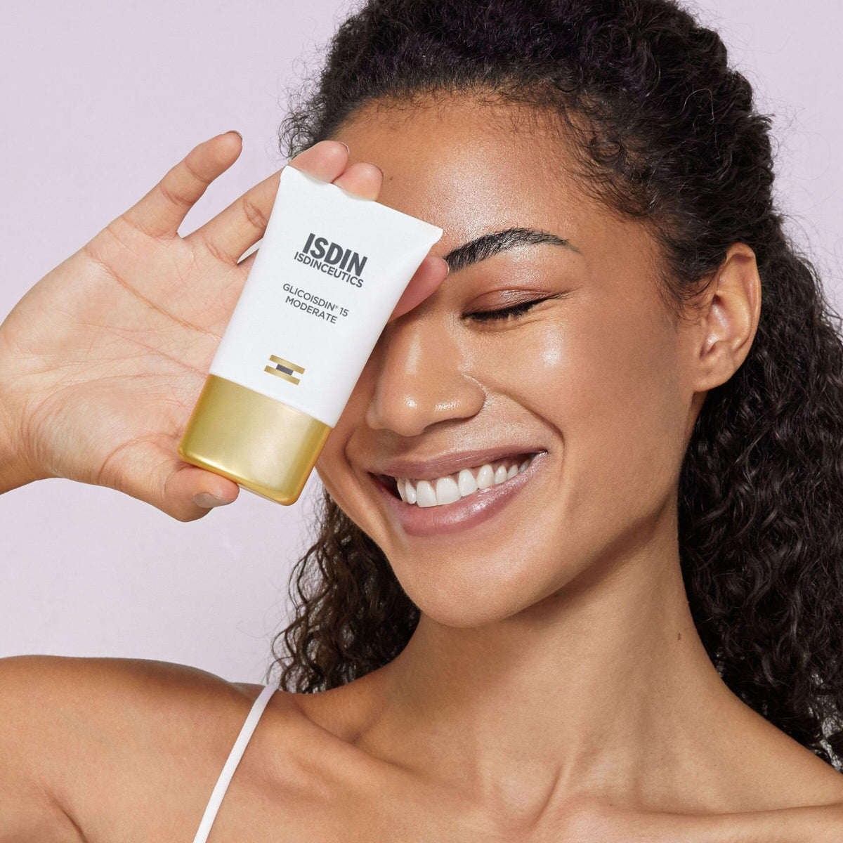 ISDIN gel texture closeup highlighting smooth, fast-absorbing exfoliant benefit