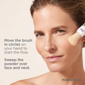 ISDIN lifestyle woman applying powder outdoors for on-the-go sun protection