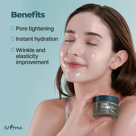 IsNtree gel on hand demonstrating watery, non-sticky texture for comfortable wear