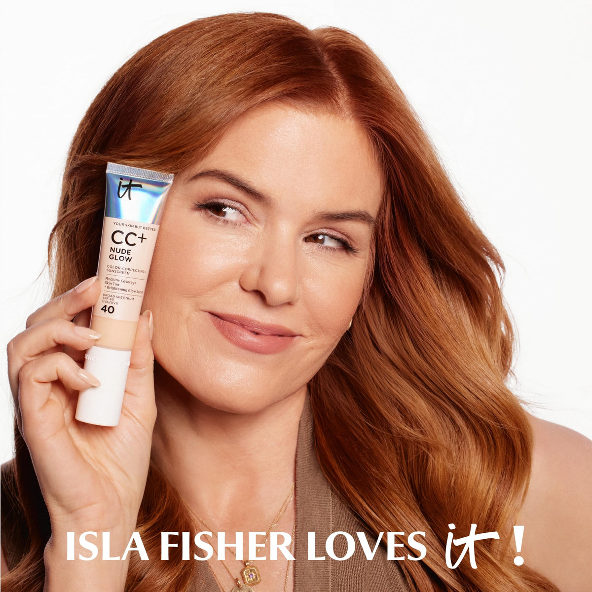 IT Cosmetics ingredient label close-up highlighting niacinamide and hyaluronic acid benefits